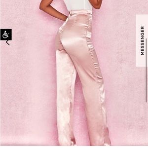 House of cb RIAH pant size XS

PINK SATIN WIDE LEG TROUSERS